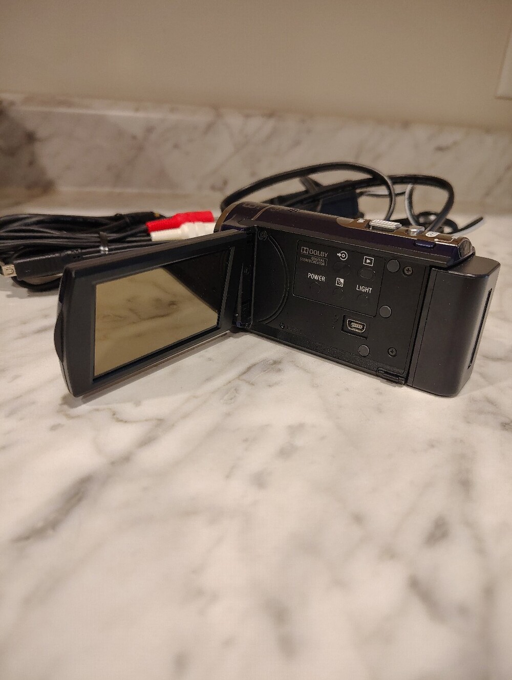Sony Handycam DCR-SX44 Digital Video Recorder - Picture 3 of 7